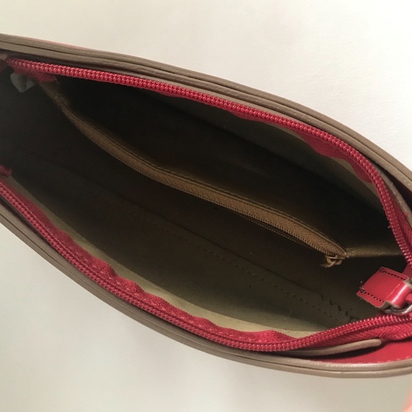 ✨SOLD✨ Vintage | Wine Burgundy Mini Shoulder Bag - Picture 6 of 7